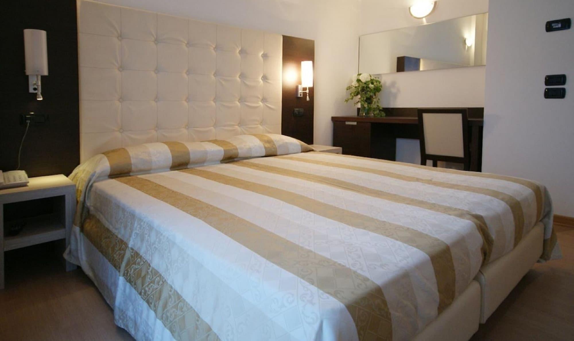 Eraclea Palace Hotel 4 Stelle S Эраклея-Маре Экстерьер фото